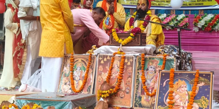 खोड़ा में श्रीकृष्ण जन्मोत्सव की धूम, जयकारों के बीच भक्ति में झूम उठे श्रद्धालु 1 खोड़ा में श्रीकृष्ण जन्मोत्सव की धूम, जयकारों के बीच भक्ति में झूम उठे श्रद्धालु