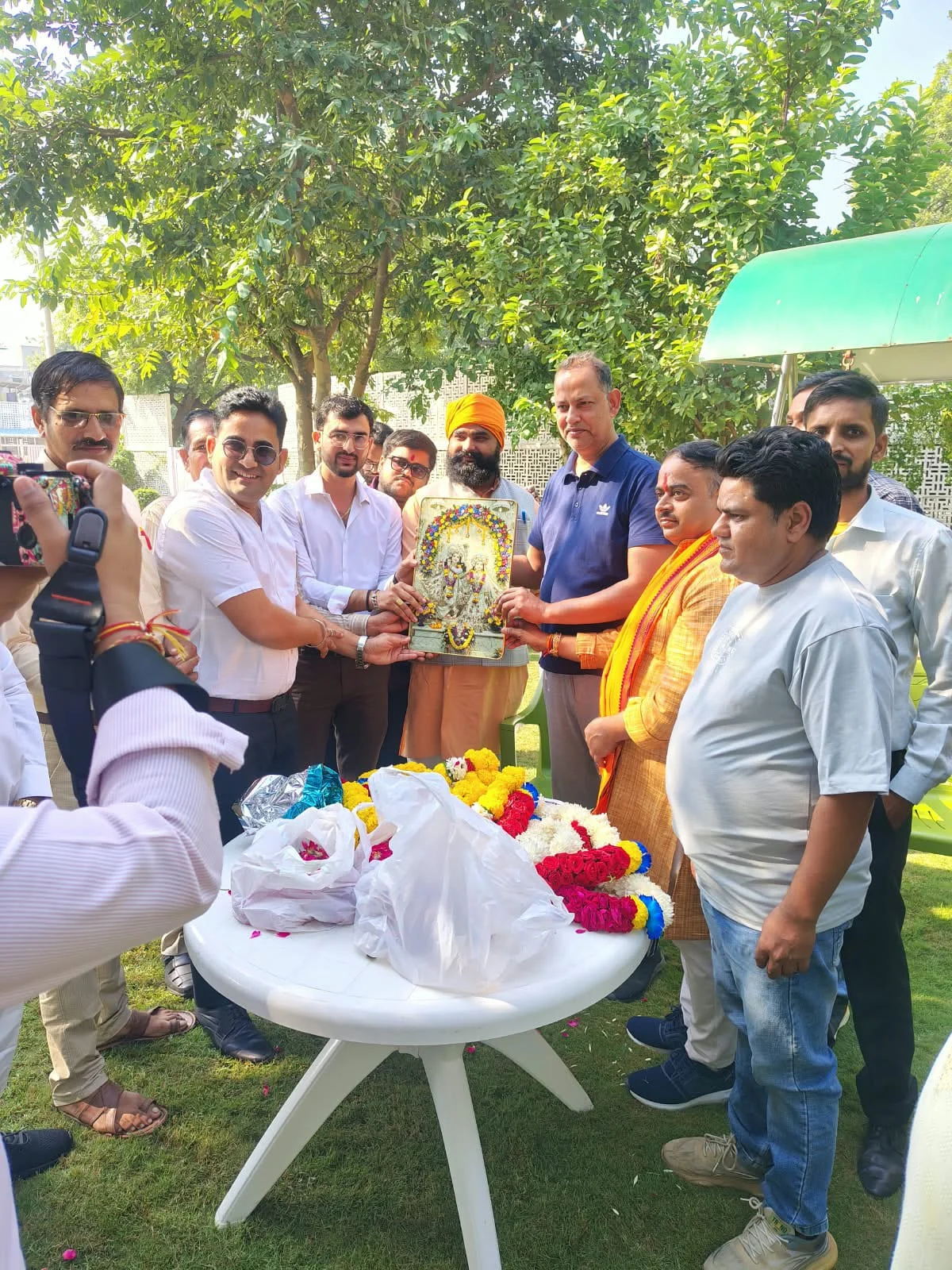 राष्ट्रीय एकता मंच ने कैबिनेट मंत्री रविन्द्र इंद्राज के समक्ष रखे संगठन के 15 प्रमुख उद्देश्य 2 Rashtriya Ekta Manch delegation led by Ramjilal Vaishnav during a courtesy meeting with Delhi Cabinet Minister Ravindra Indraj.