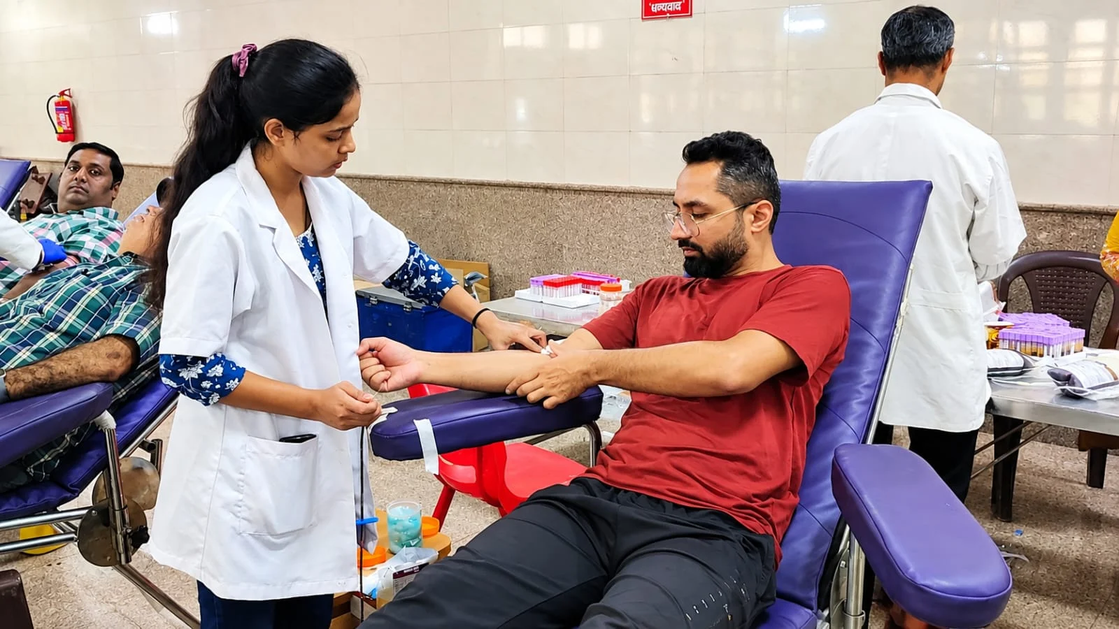 विवेक विहार में रक्तदाताओं ने पेश की सेवा की मिसाल, सनातनी विनोद कुमार बिंदल के मंदिर शिविर में 237 यूनिट रक्त संग्रह 3 विवेक विहार में रक्तदाताओं ने पेश की सेवा की मिसाल, सनातनी विनोद कुमार बिंदल के मंदिर शिविर में 237 यूनिट रक्त संग्रह