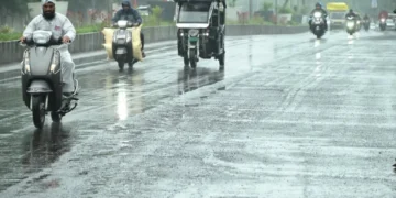 MP Weather: मानसून की विदाई के बाद भी बारिश जारी, आज 16 जिलों में गरज-चमक के साथ बारिश के आसार; रातें होंगी ठंडी