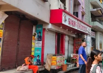 ओंकारेश्वर में दो दिवसीय बंद का असर, फूल-प्रसाद तक नहीं मिले; श्रद्धालु परेशान 2 ओंकारेश्वर में दो दिवसीय बंद का असर, फूल-प्रसाद तक नहीं मिले; श्रद्धालु परेशान