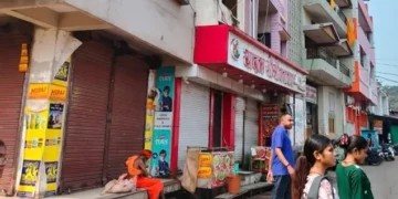 ओंकारेश्वर में दो दिवसीय बंद का असर, फूल-प्रसाद तक नहीं मिले; श्रद्धालु परेशान
