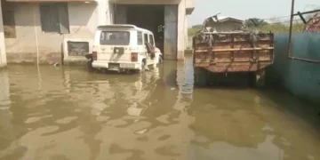 वैशाली में गंगा-गंडक का जलस्तर बढ़ा, राघोपुर में फिर मंडराया बाढ़ का खतरा; थाना परिसर और बाजार जलमग्न